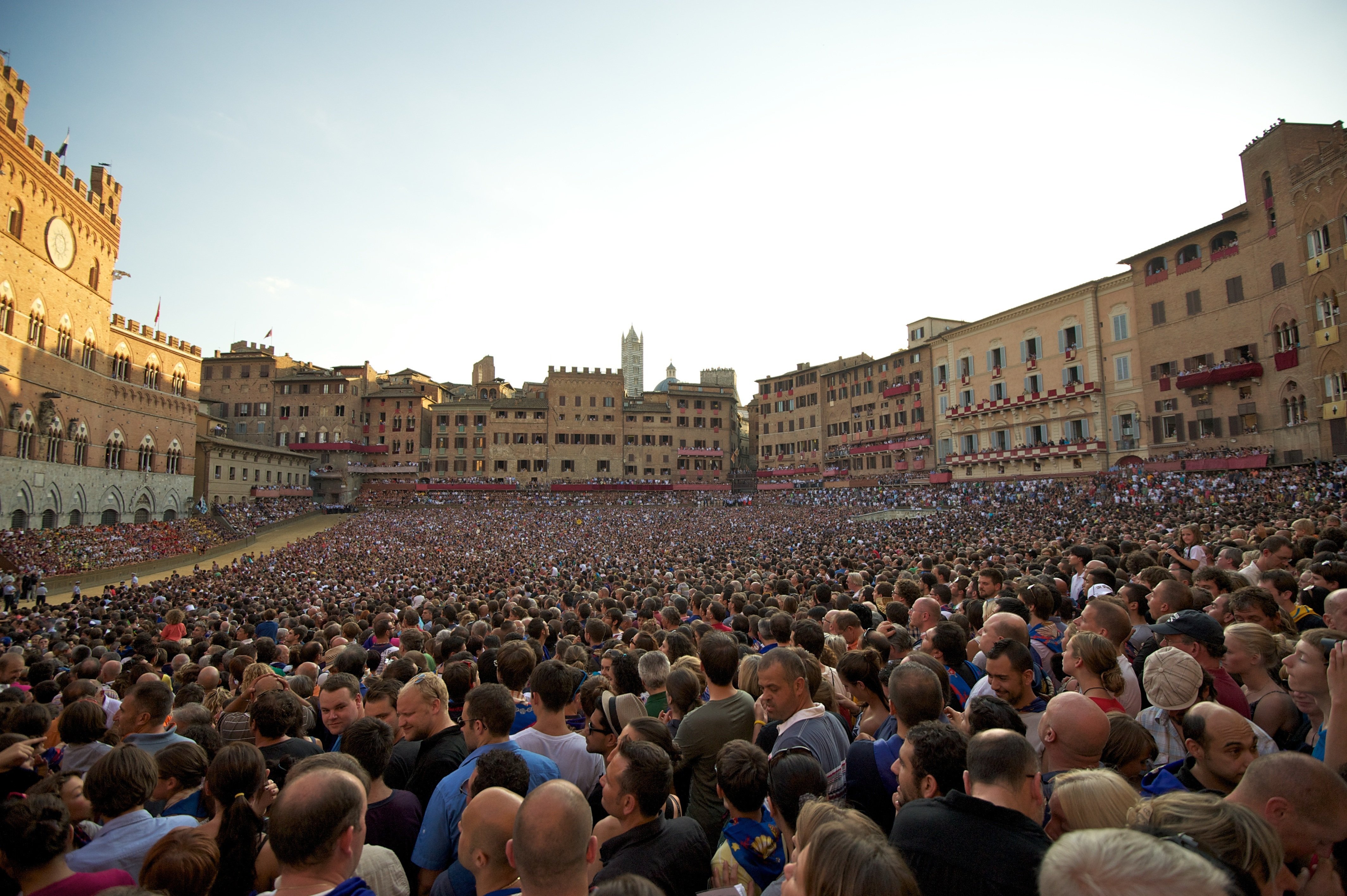 Panoramica del palio di siena