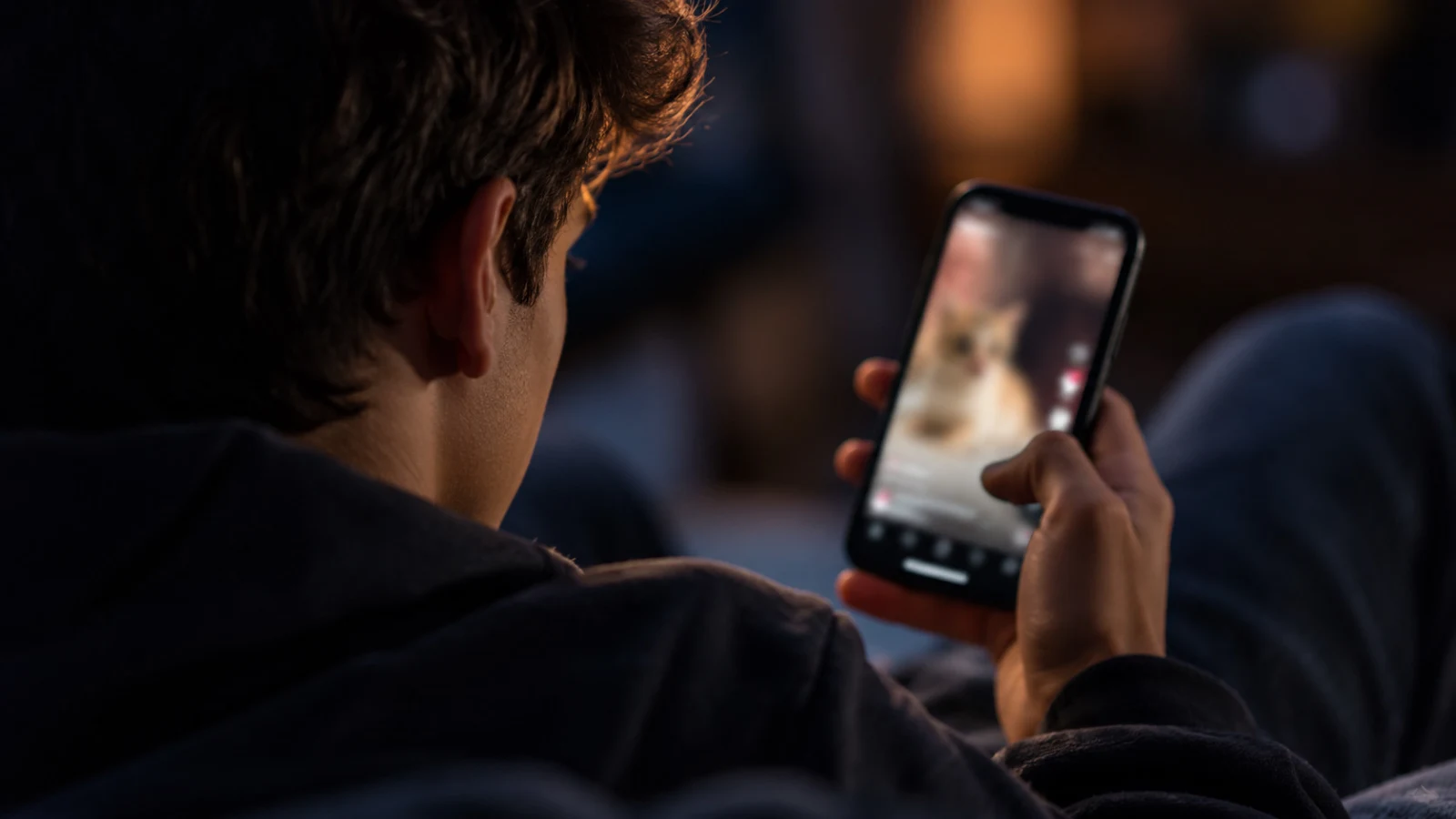 Quando un like vale più di una vita: qualcosa sta sfuggendo di mano
